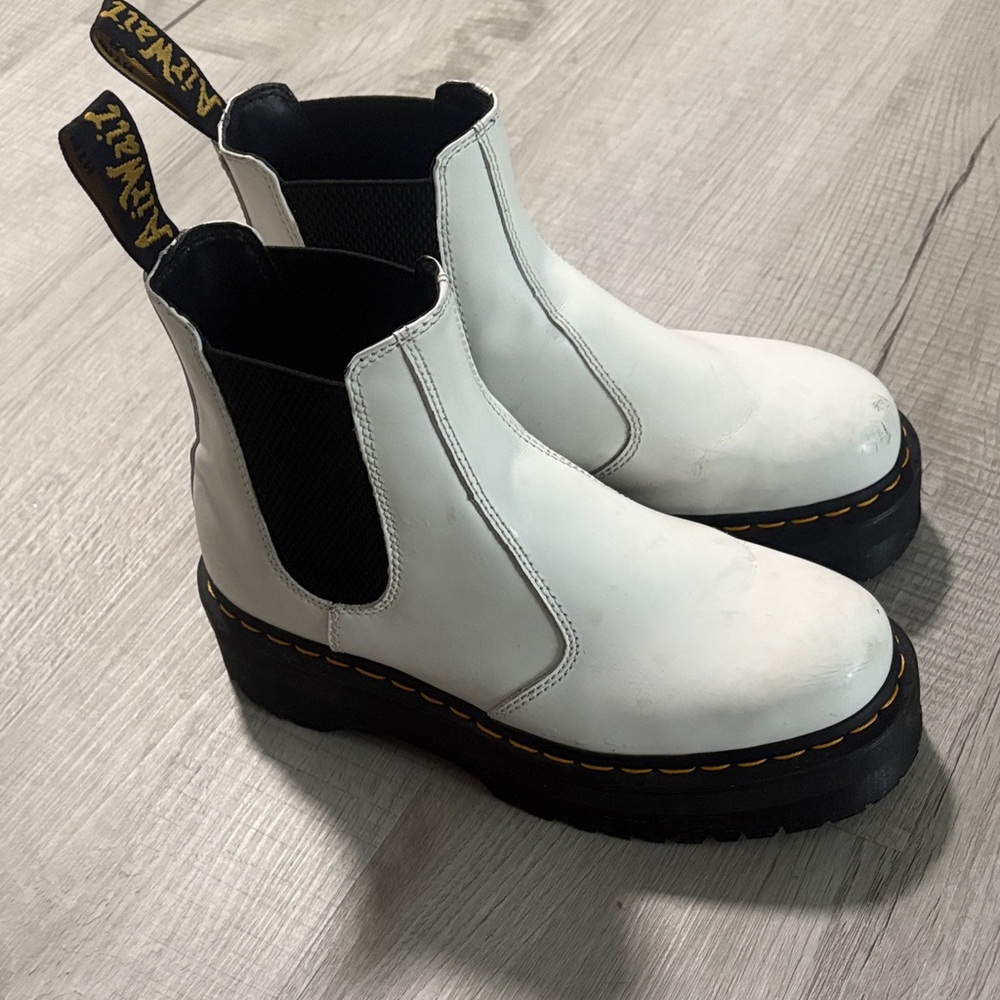 Dr. Marten 2976 Smooth Leather Platform Chelsea Boots